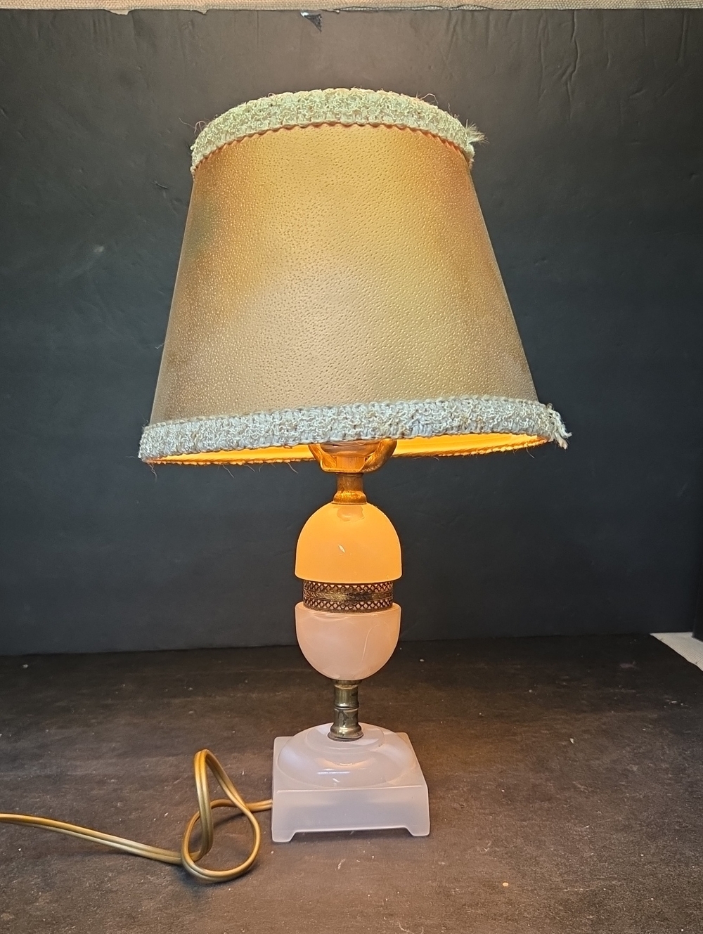 Vintage Houze Glass Co.Moonstone White Slag Glass Table Lamp Brass Accent PA.